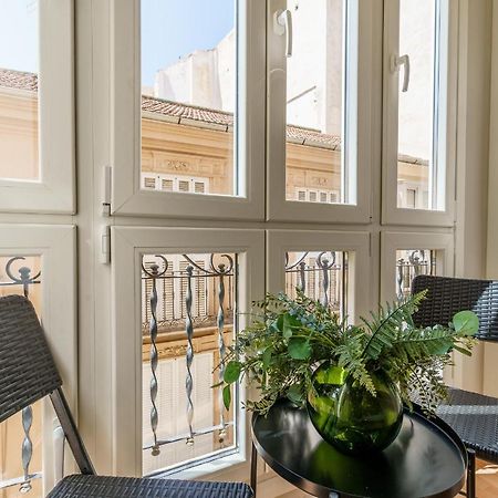 Bright Two-Bedroom Apartment In The Historic Center Малага Екстер'єр фото
