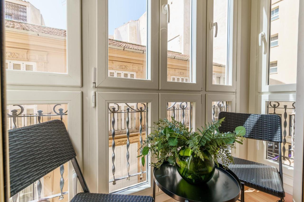 Bright Two-Bedroom Apartment In The Historic Center Малага Екстер'єр фото