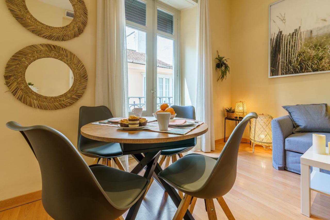Bright Two-Bedroom Apartment In The Historic Center Малага Екстер'єр фото