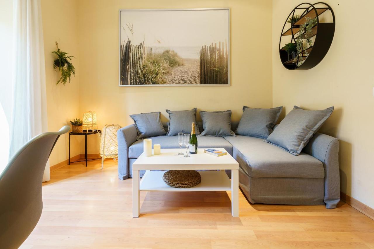 Bright Two-Bedroom Apartment In The Historic Center Малага Екстер'єр фото