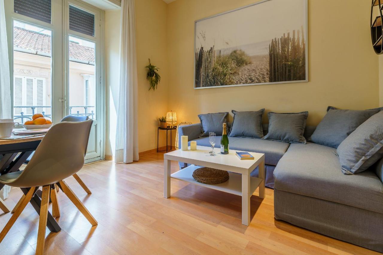 Bright Two-Bedroom Apartment In The Historic Center Малага Екстер'єр фото