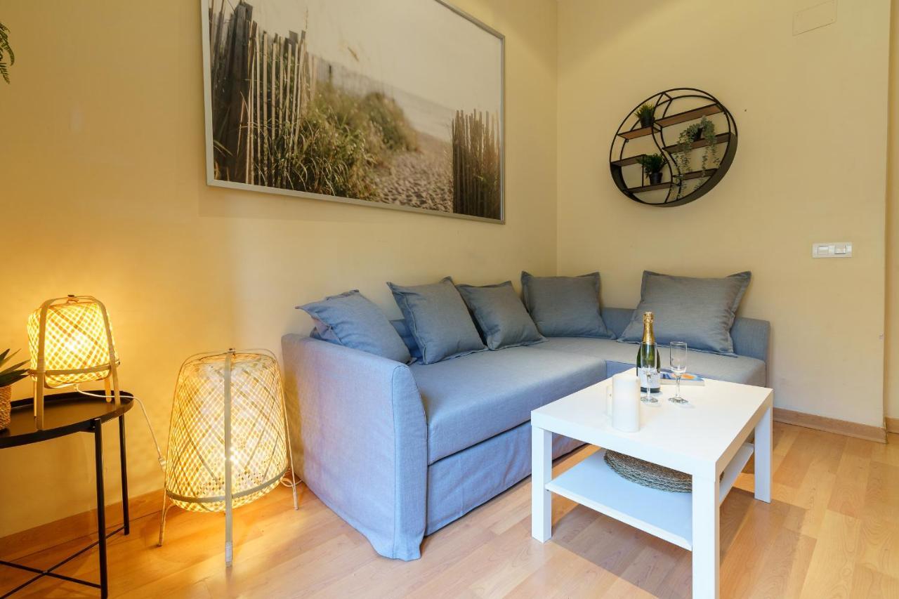 Bright Two-Bedroom Apartment In The Historic Center Малага Екстер'єр фото