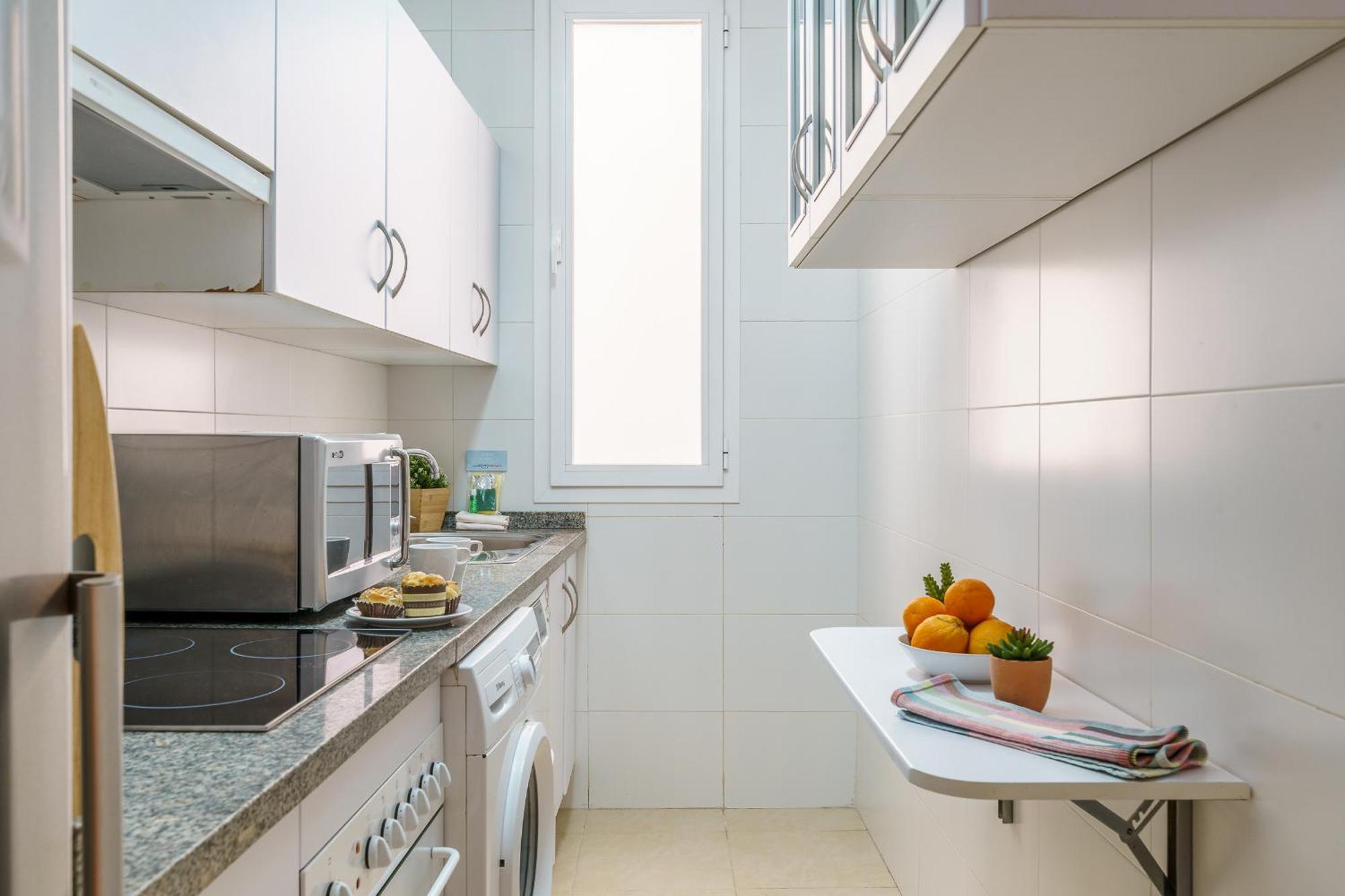 Bright Two-Bedroom Apartment In The Historic Center Малага Екстер'єр фото