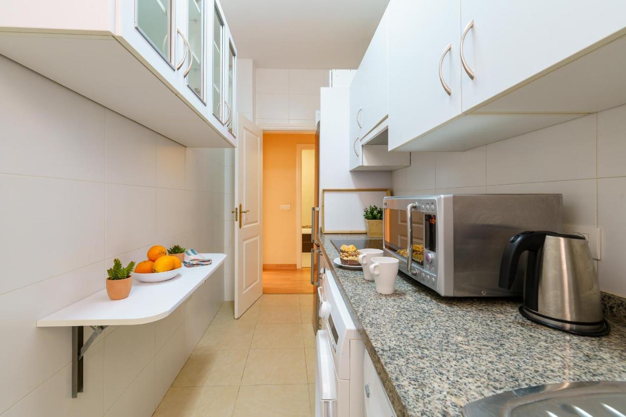 Bright Two-Bedroom Apartment In The Historic Center Малага Екстер'єр фото